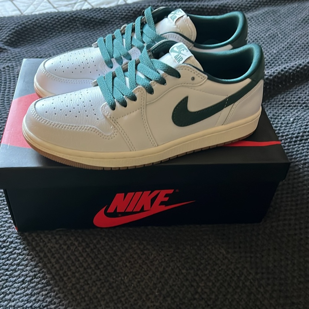 Air Jordan 1 retro low OG - Picture 4 of 5